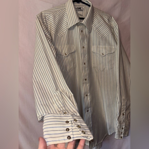 White and Black Casual Button Down Shirt with Classic Western Design - Picture 3 of 11